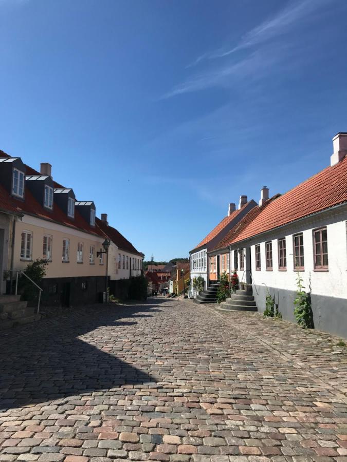 Ibsens Gaard Hotel Ебелтофт Екстериор снимка